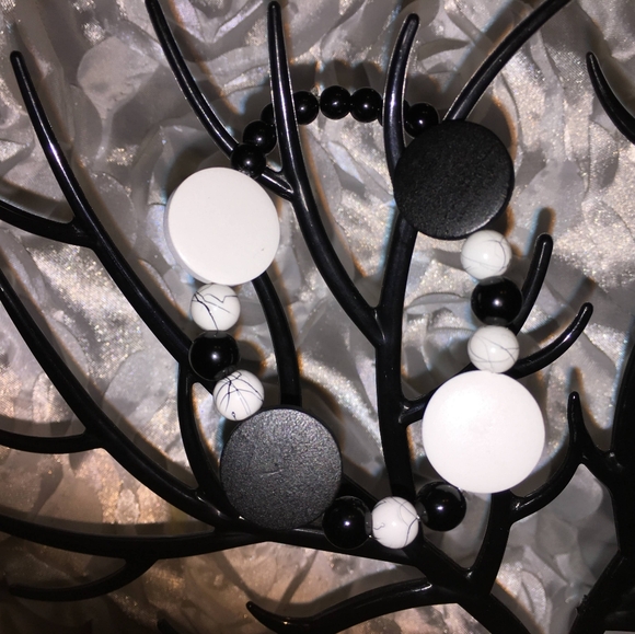 Light with Dark Stretch Bead Bracelet - Picture 3 of 4